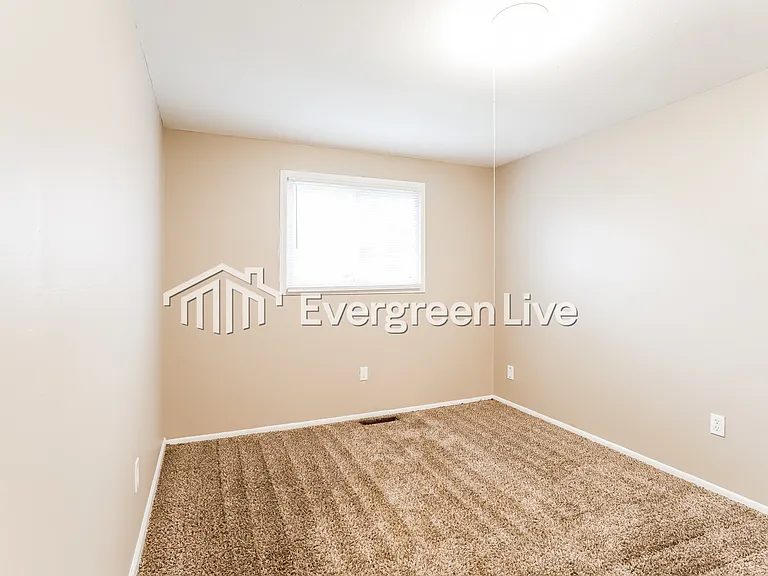 5036 Albany Dr — Photo 11
