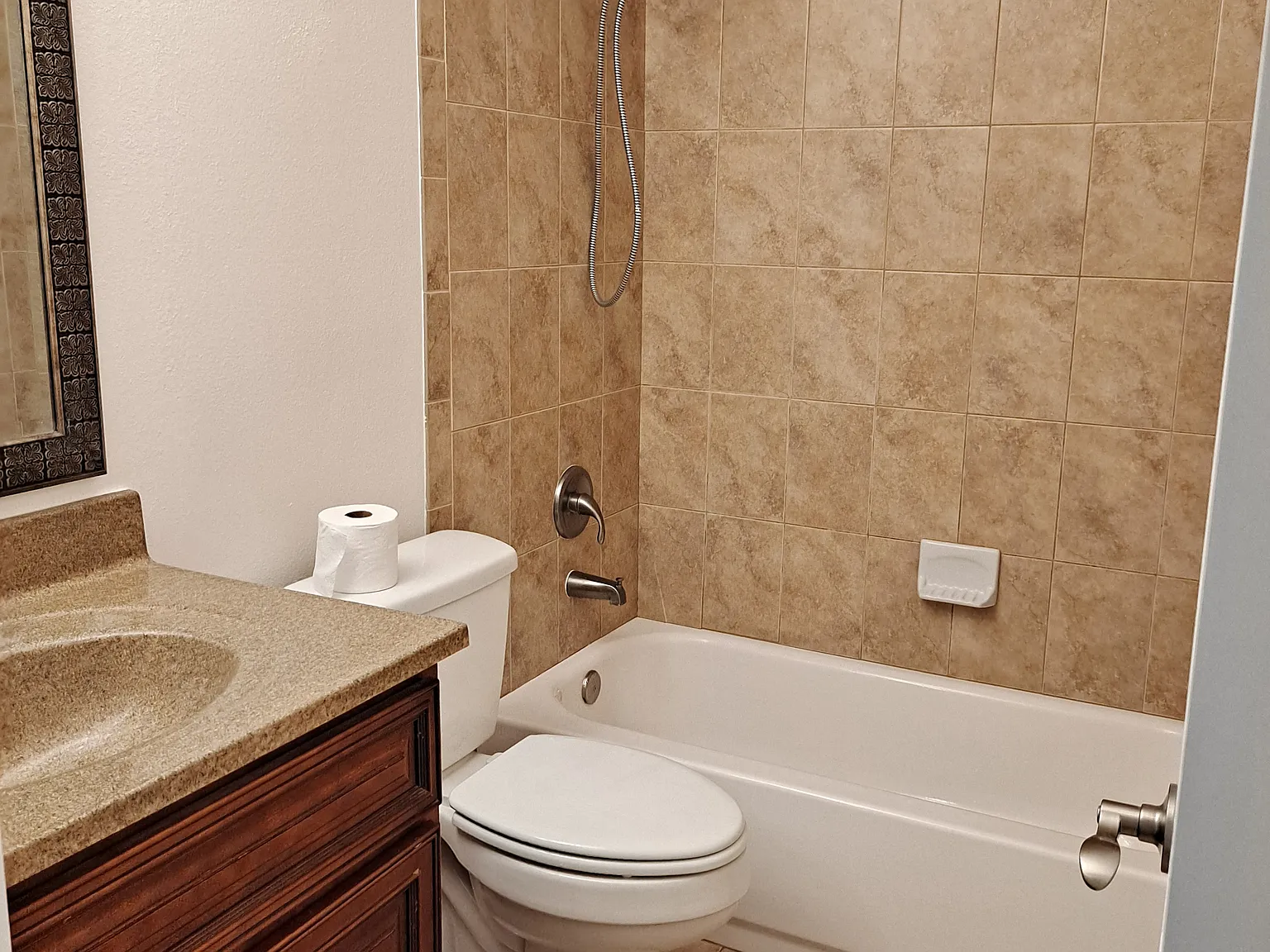 2 bed, 1075 sqft, $2,100 — Photo 3
