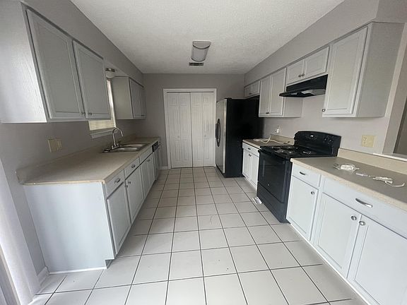 4th image of 319 Morgan Ln