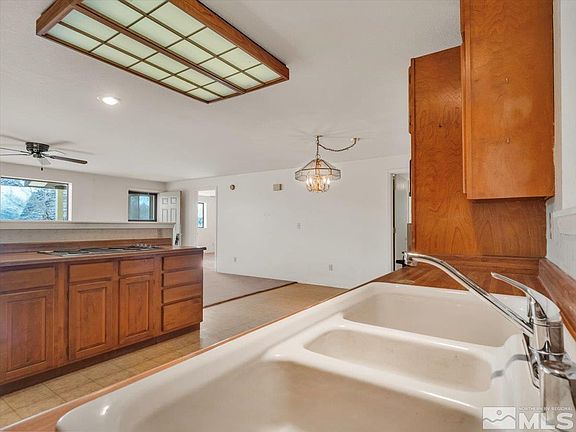 5th image of 640 Carmel Way