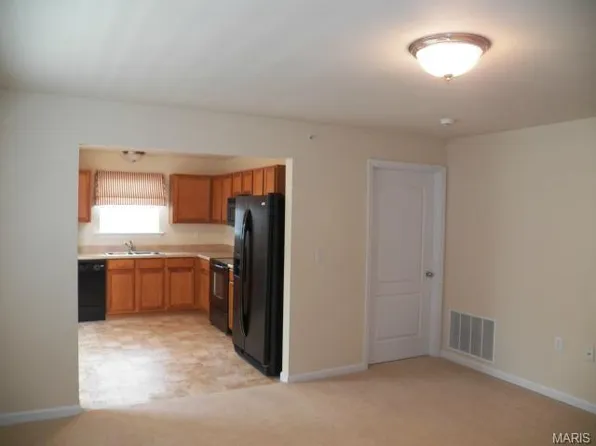 1821 Piedmont Cir, Saint Peters, MO 63304