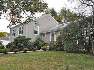 4 Mary Ln, Riverside, CT 06878