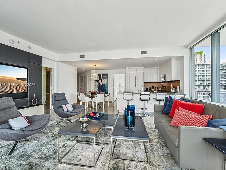 88 SW 7th St #2111 — Photo 15