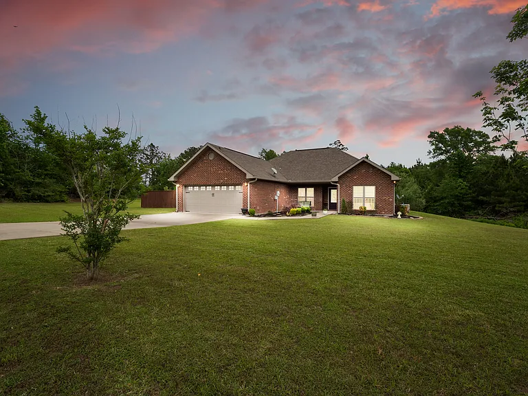 105 Small Oaks Rd — Photo 1