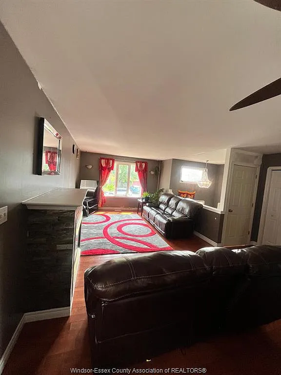 3 bed, $2,200 — Photo 3