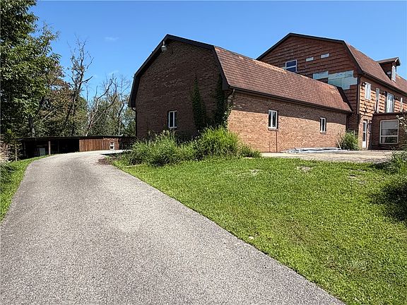 4th image of 120 Hawkview Ln