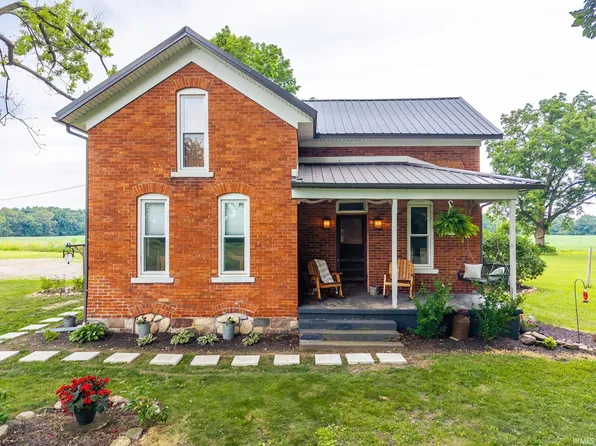 813 S 300th Rd W, Albion, IN 46701