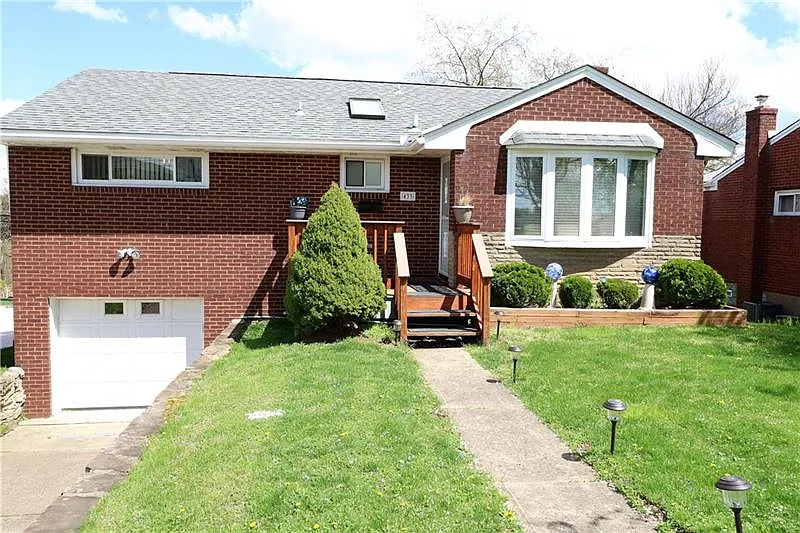 433 Macassar Dr photo 1