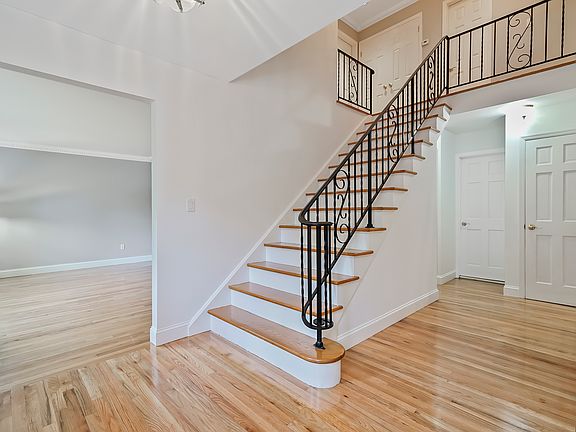 2nd image of 1 Wagner Pl