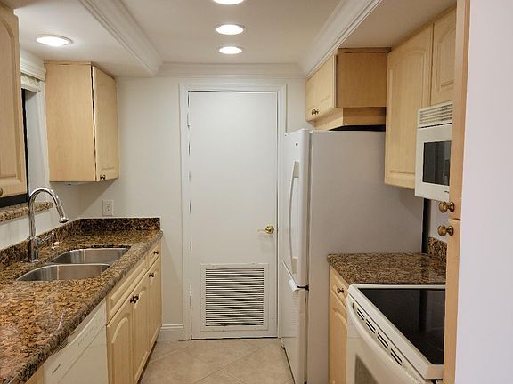 5th image of 2400 S Ocean Drive #3824