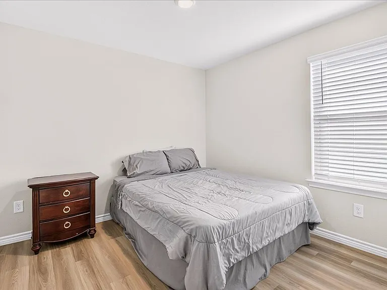 1638 Comfy Way — Photo 28
