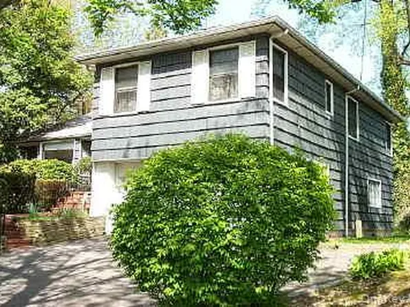 9 Tulip Lane, Port Washington, NY 11050