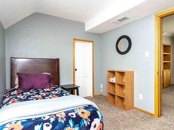 5th image of 2751 Wellington St #2