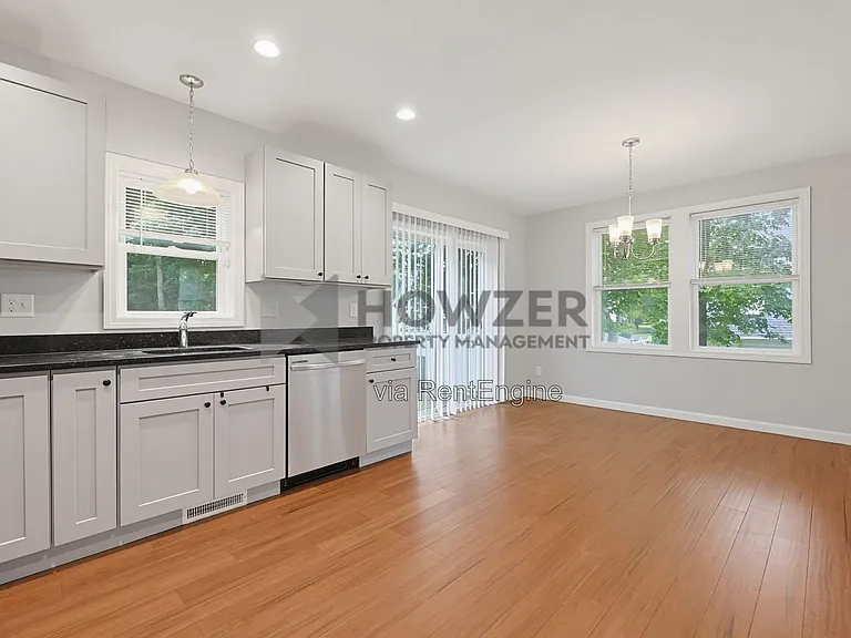 4 Johnson St #B — Photo 12