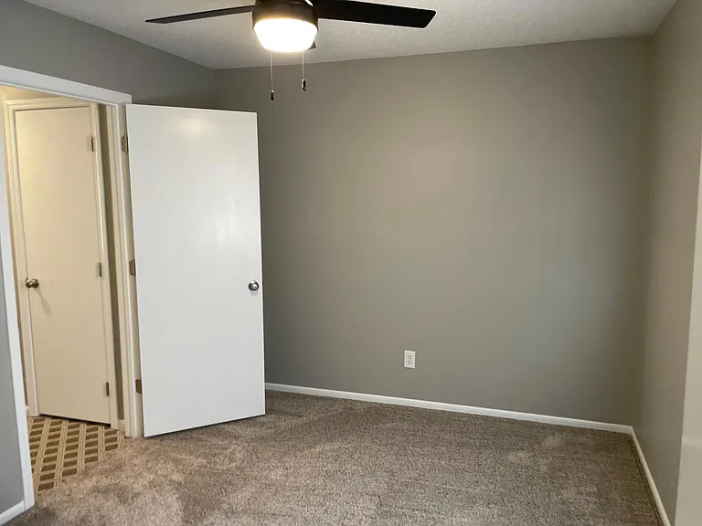 202 N Lightburne St — Photo 9