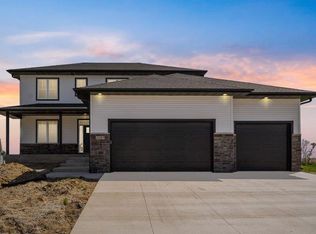 1185 Berkshire Ln, North Liberty, IA 52317