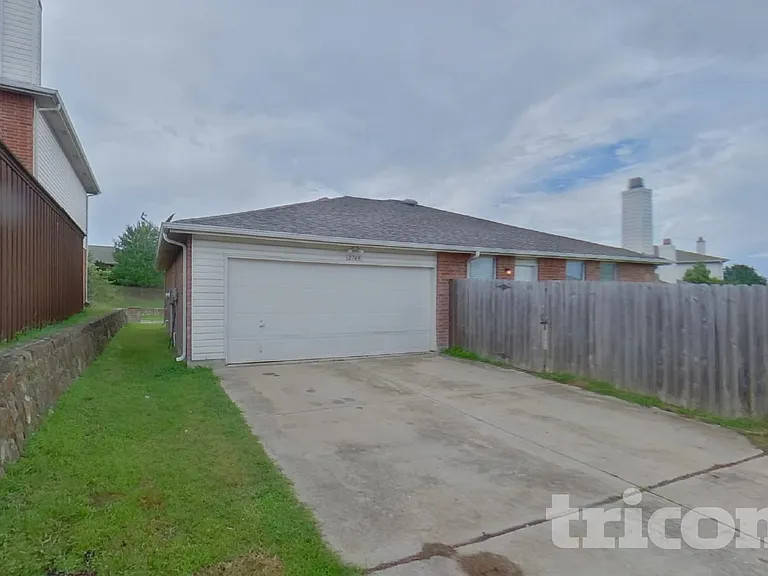 2749 Ingram Cir — Photo 15