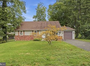 402 Larchwood Ave, Feasterville Trevose, PA 19053