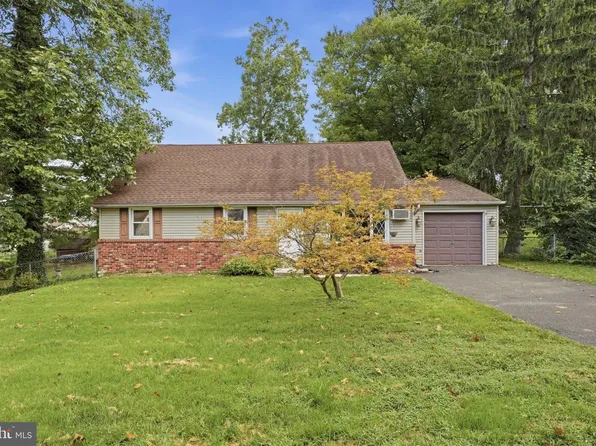 402 Larchwood Ave, Feasterville Trevose, PA 19053
