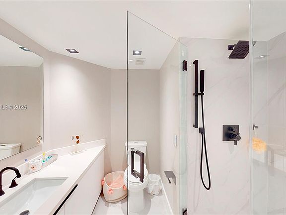 4th image of 1000 Island Blvd APT 2903