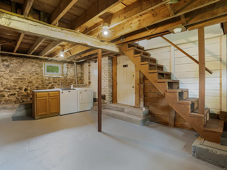 6 Boys Ave — Photo 18