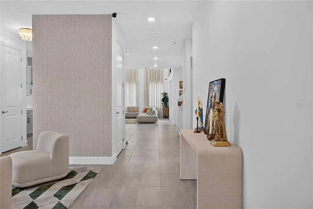 5 bed, 4.5 bath, 3705 sqft, $5,499 — Photo 3