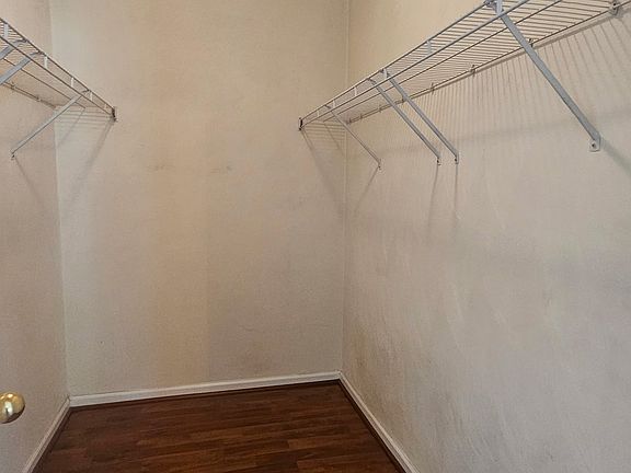 4th image of 332 Summerville Ct #1