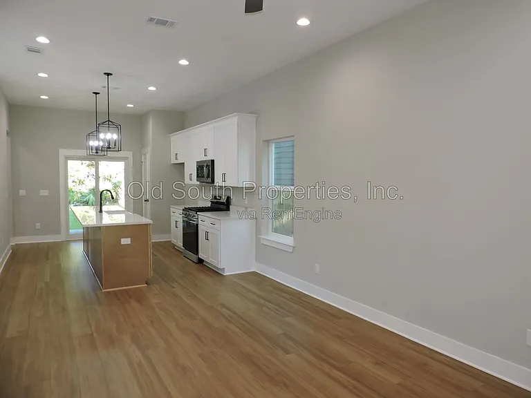 706 N F St #B — Photo 6