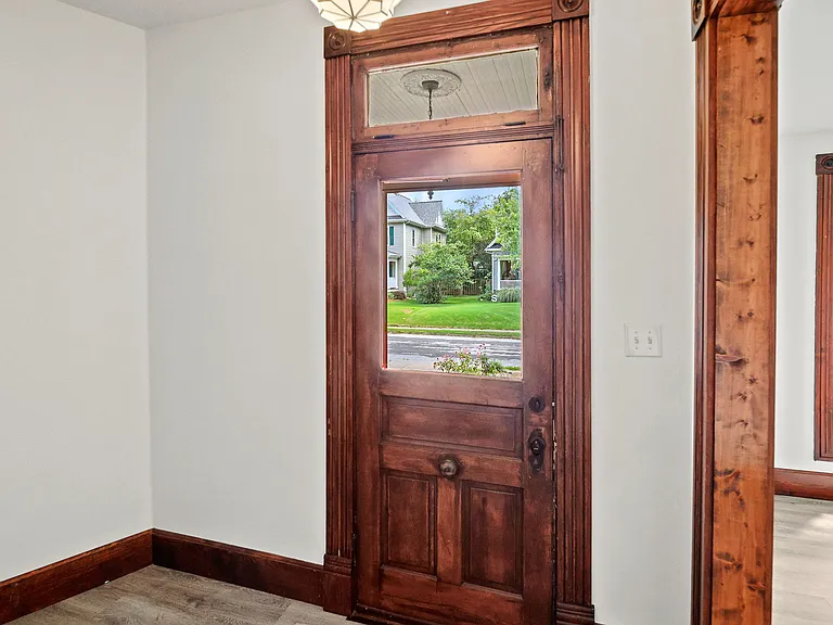 241 Coventry Pl — Photo 4