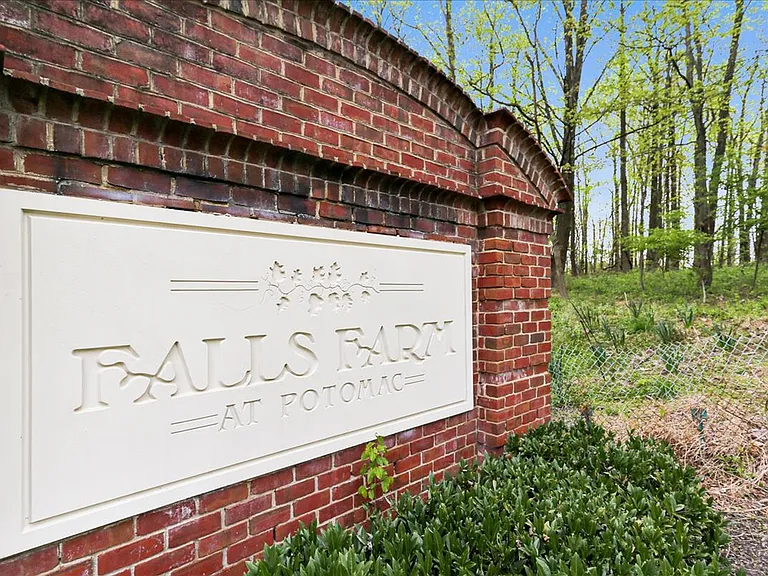 8931 Falls Farm Dr — Photo 61