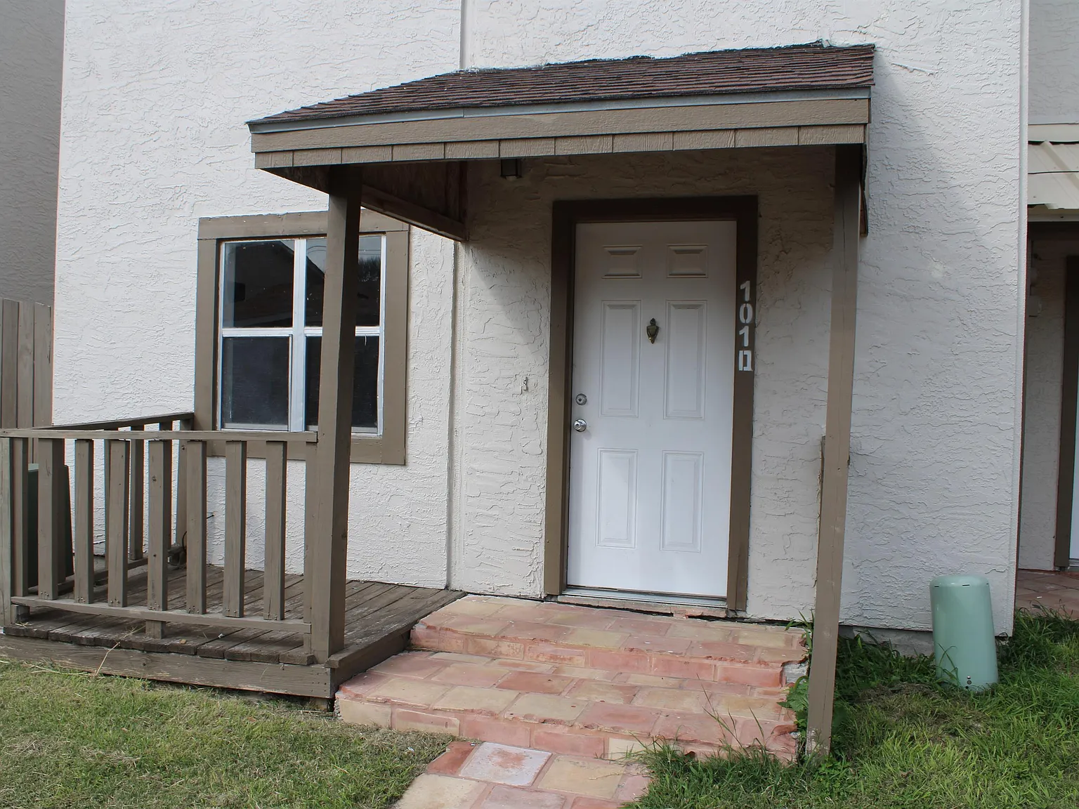 101 South Commonsway Drive — Photo 2
