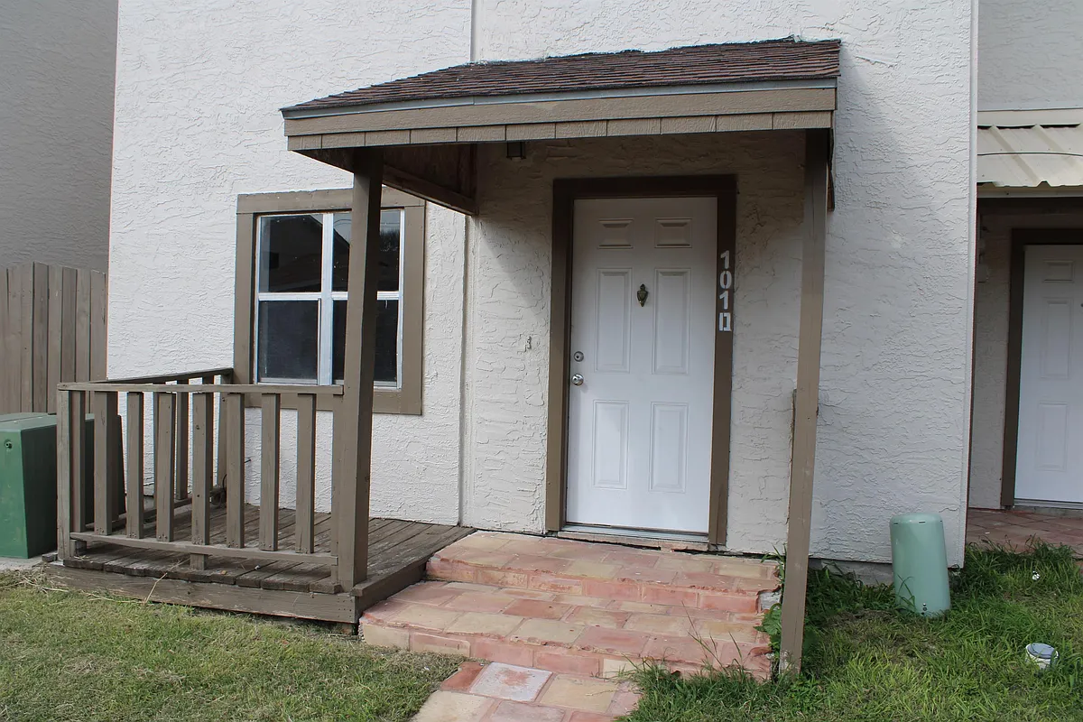 Building Photo - 101 S Commonsway Dr