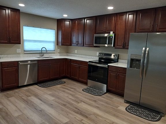 4th image of 2855 N Bermuda Ave