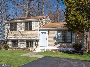 8284 Raindrop Way, Springfield, VA 22153