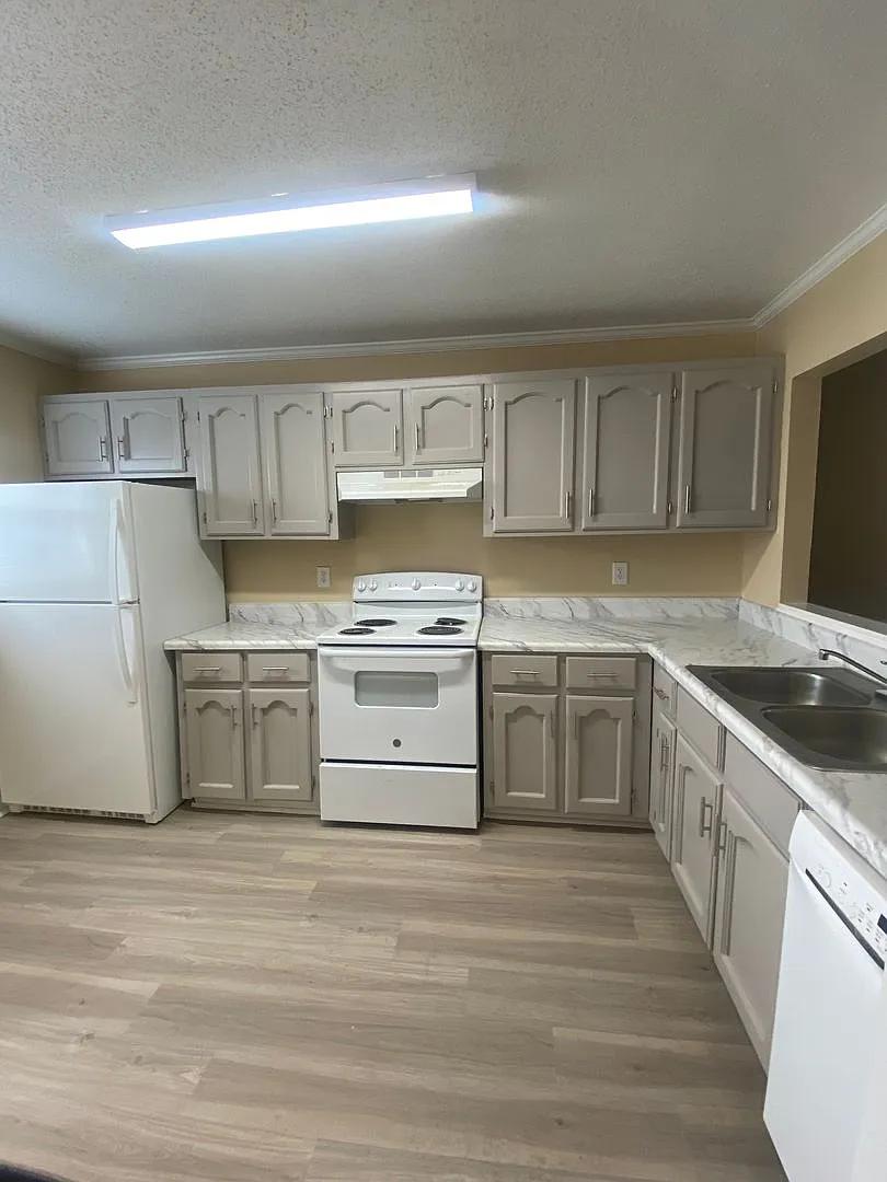 2505 West Broad Street — Photo 3