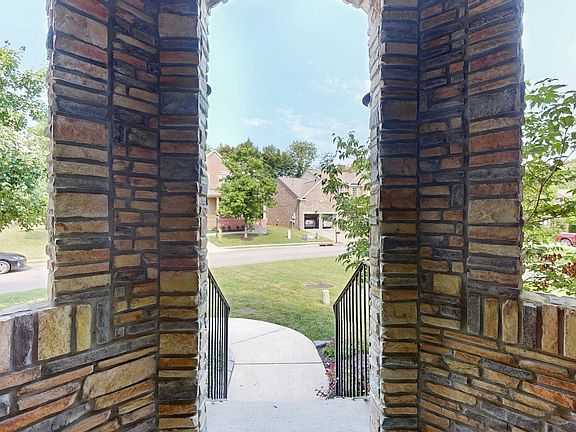 3rd image of 1304 Avery Park Ln