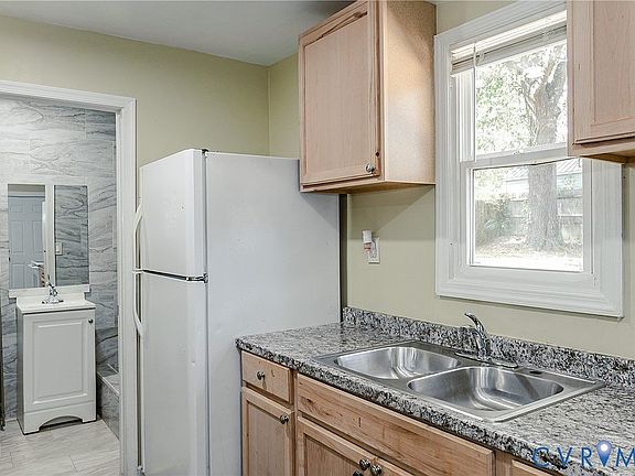 2nd image of 2010 Walton St #B