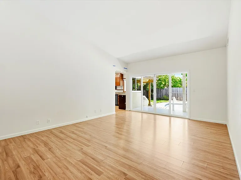 657 Sandy Hook Ct — Photo 15
