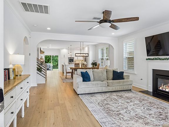 4th image of 744 Bench Ln