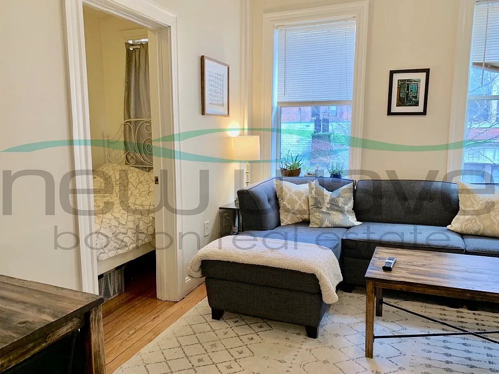 Studio, 350 sqft, $2,400 — Photo 3