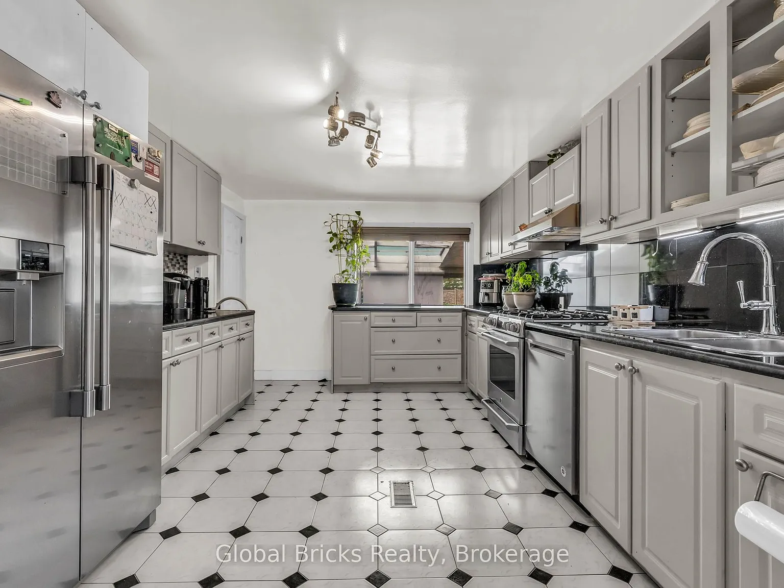 3 bed, $2,400 — Photo 1