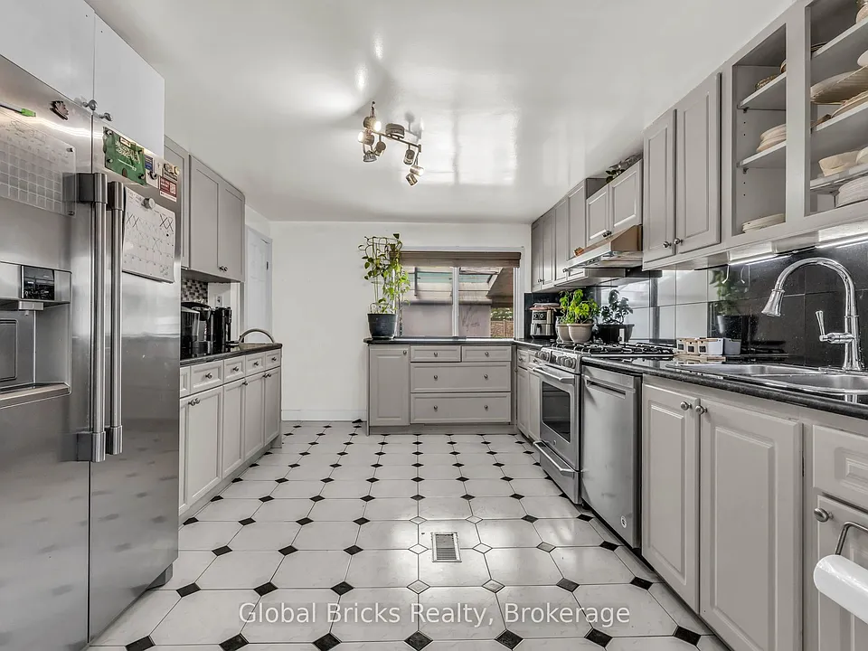 277 Short Ave S
