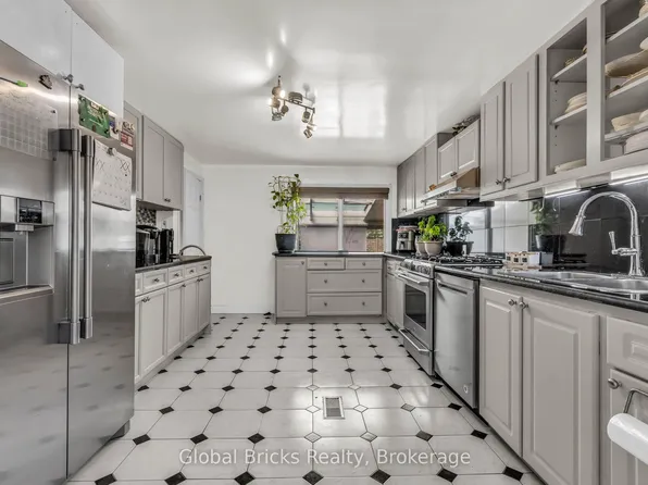277 Short Ave S, London, ON N5W 1W3