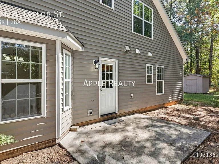 834 N Taylor St — Photo 12