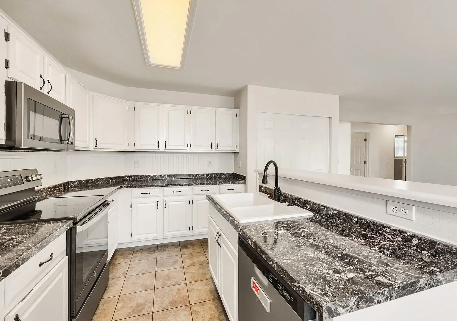 Evolve Real Estate: Meticulous Executive 4 Bedroom Up Plus Finished Basement Apartment Available ... — Photo 4