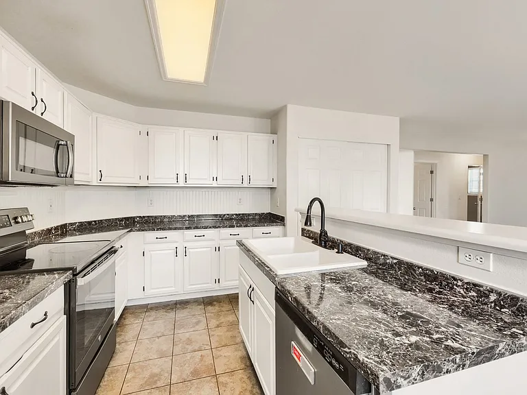 5389 E Manchester Dr — Photo 4