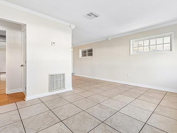 5th image of 2209 Green Acres Rd