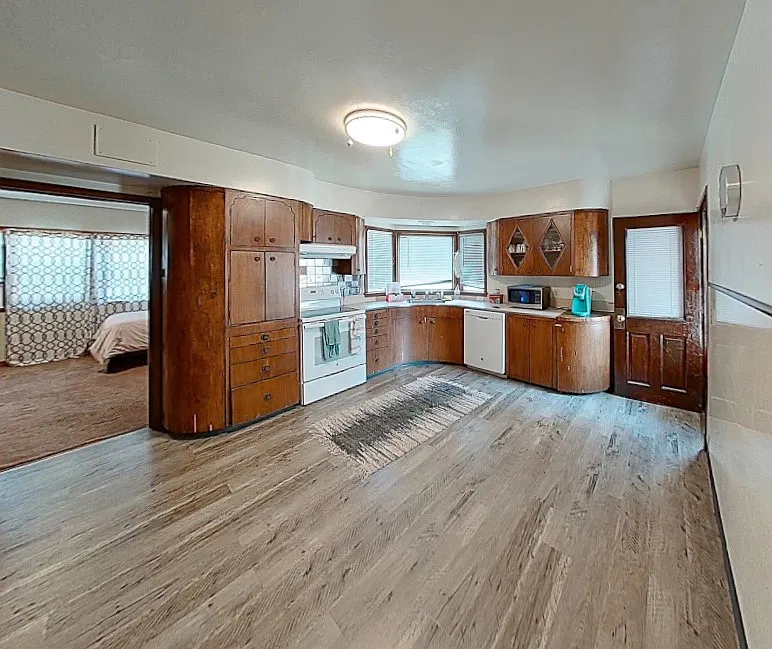 3 bed, 1085 sqft, $1,540 — Photo 3