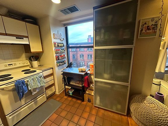 3rd image of 108 Gainsborough St #403