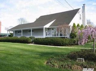 184 Weeks Rd, North Babylon, NY 11703